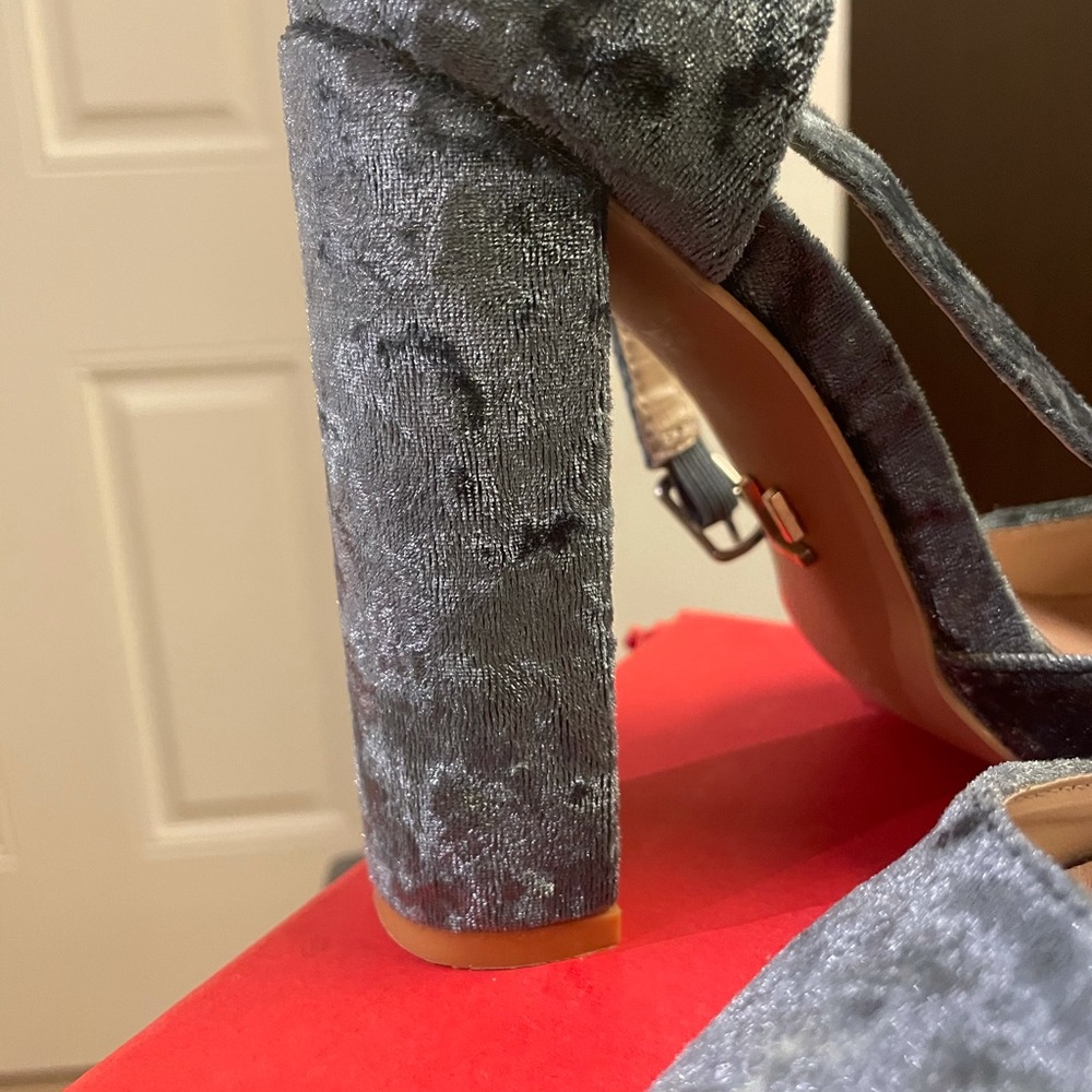 Heels - Picture 3 of 8